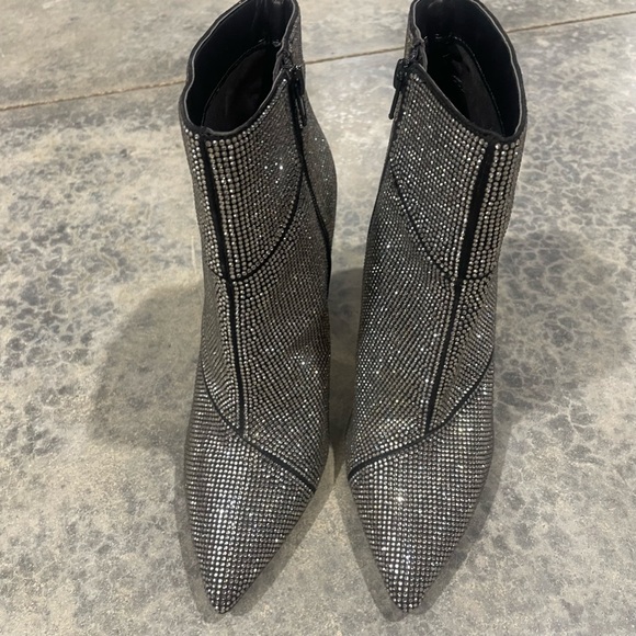 White House Black Market- SZ 7.5 NWOT Rhinestone Booties - Picture 4 of 10